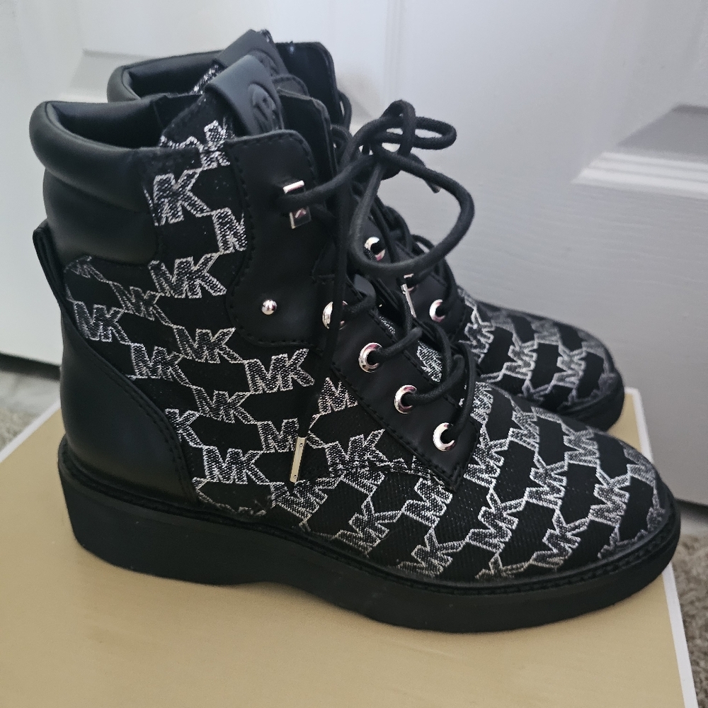 Michael Kors Bootie 7.5